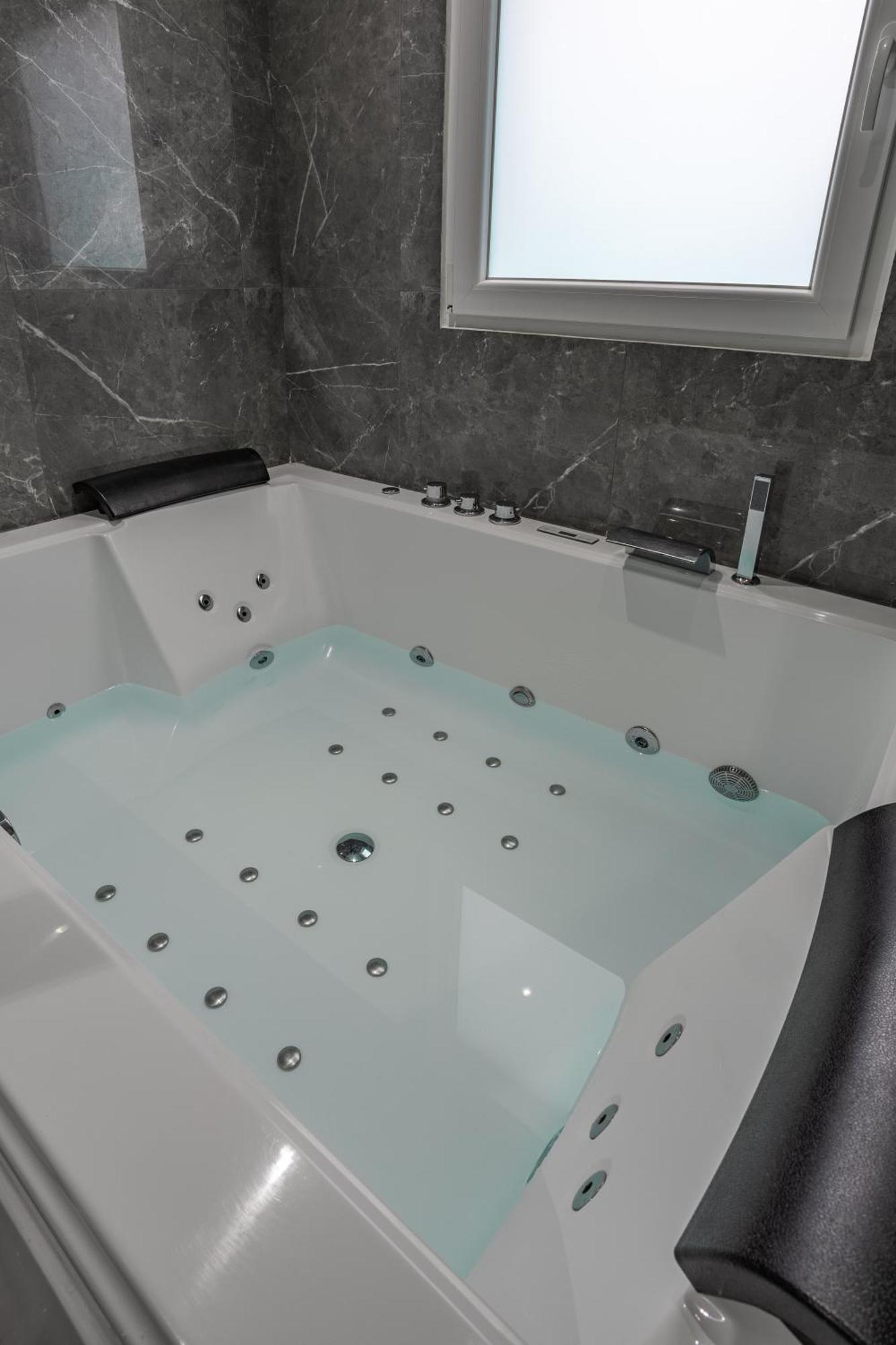 Suite Avec Jacuzzi & Terrasse Savigny-le-Temple Extérieur photo
