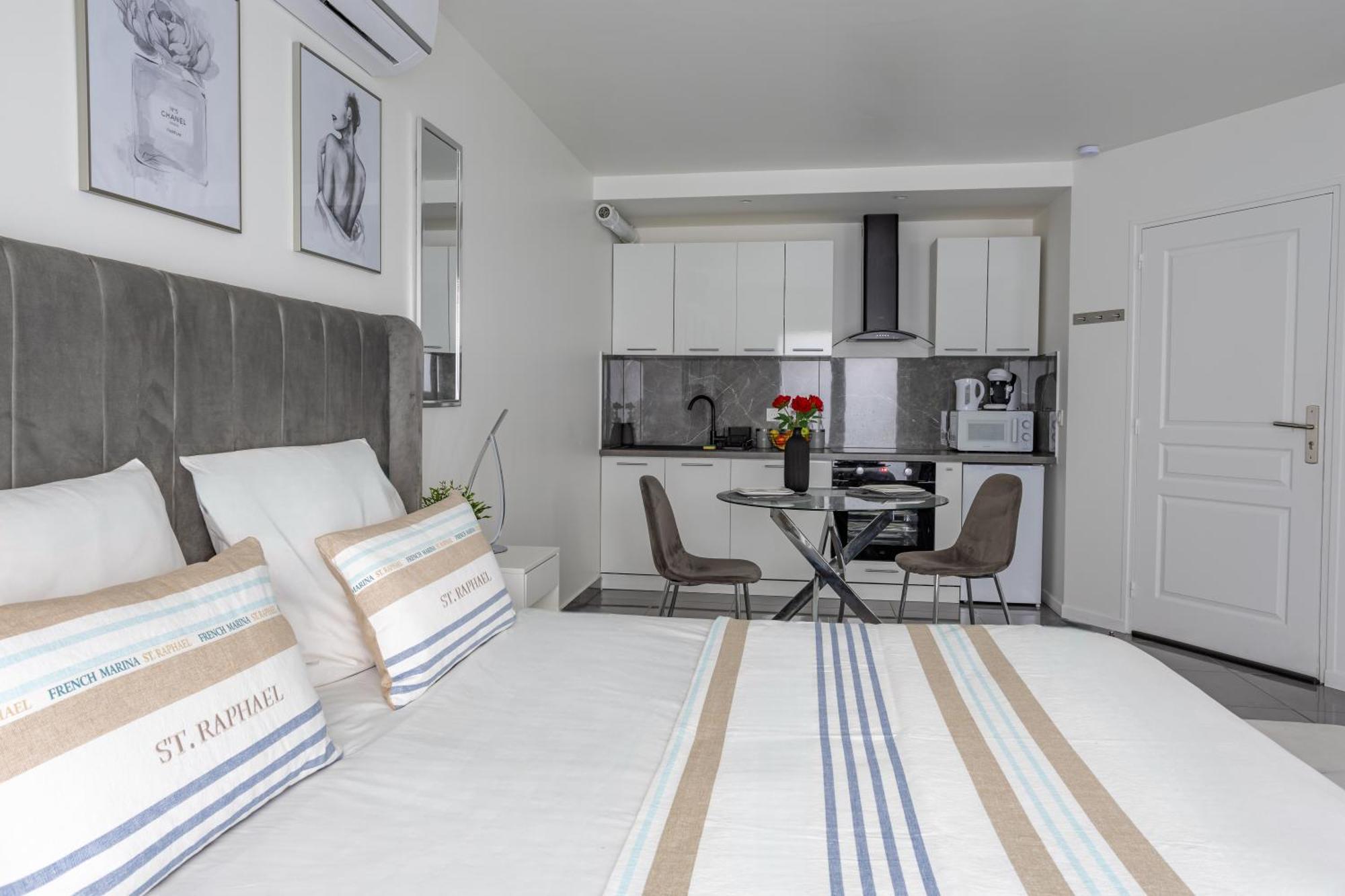 Suite Avec Jacuzzi & Terrasse Savigny-le-Temple Extérieur photo