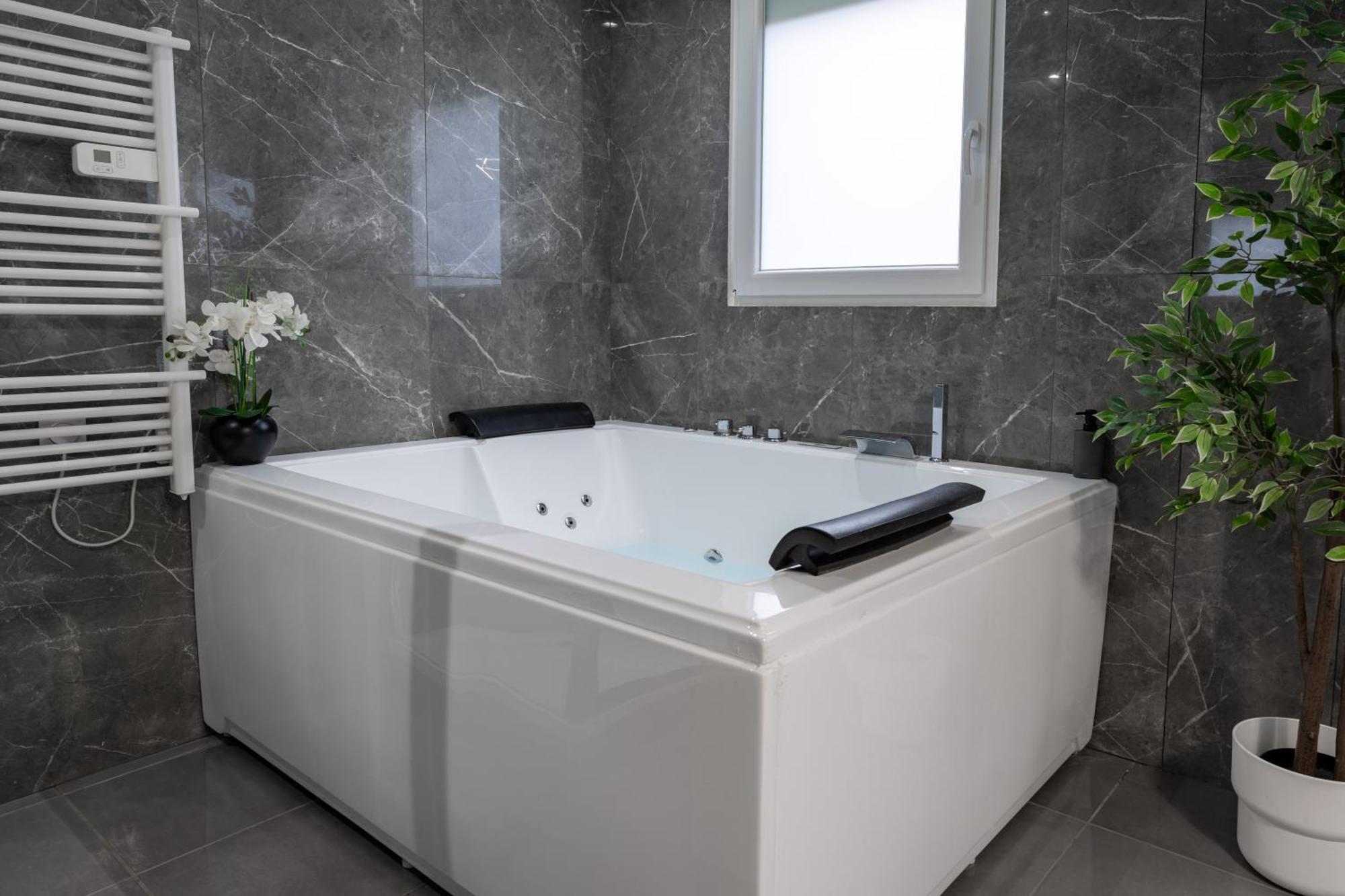 Suite Avec Jacuzzi & Terrasse Savigny-le-Temple Extérieur photo